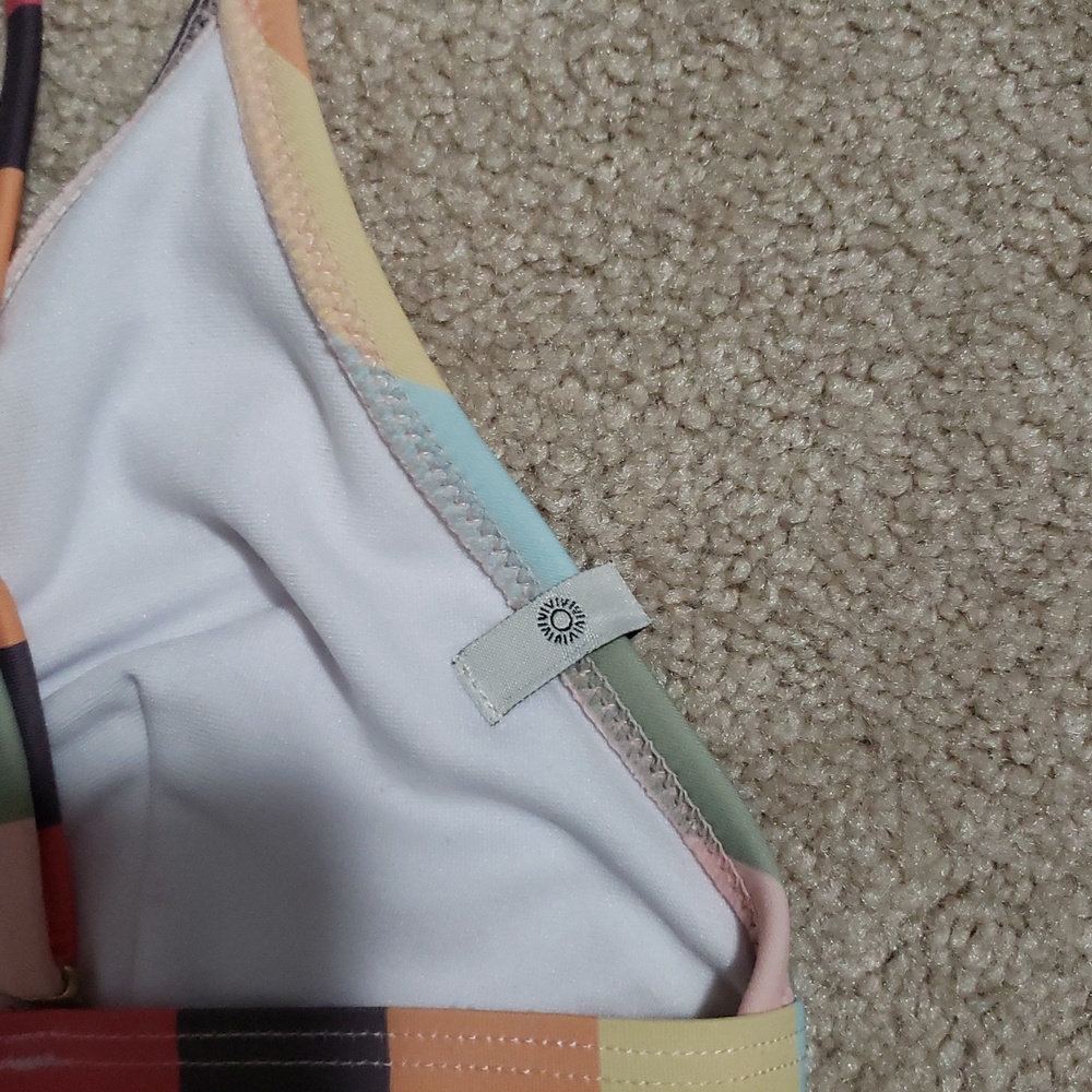 Rhythm Sahara Triangle Bikini Top. Size: Medium - Picture 4 of 8